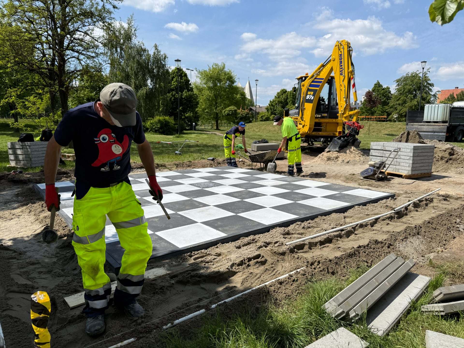 Roboty budowlane w parku miejskim