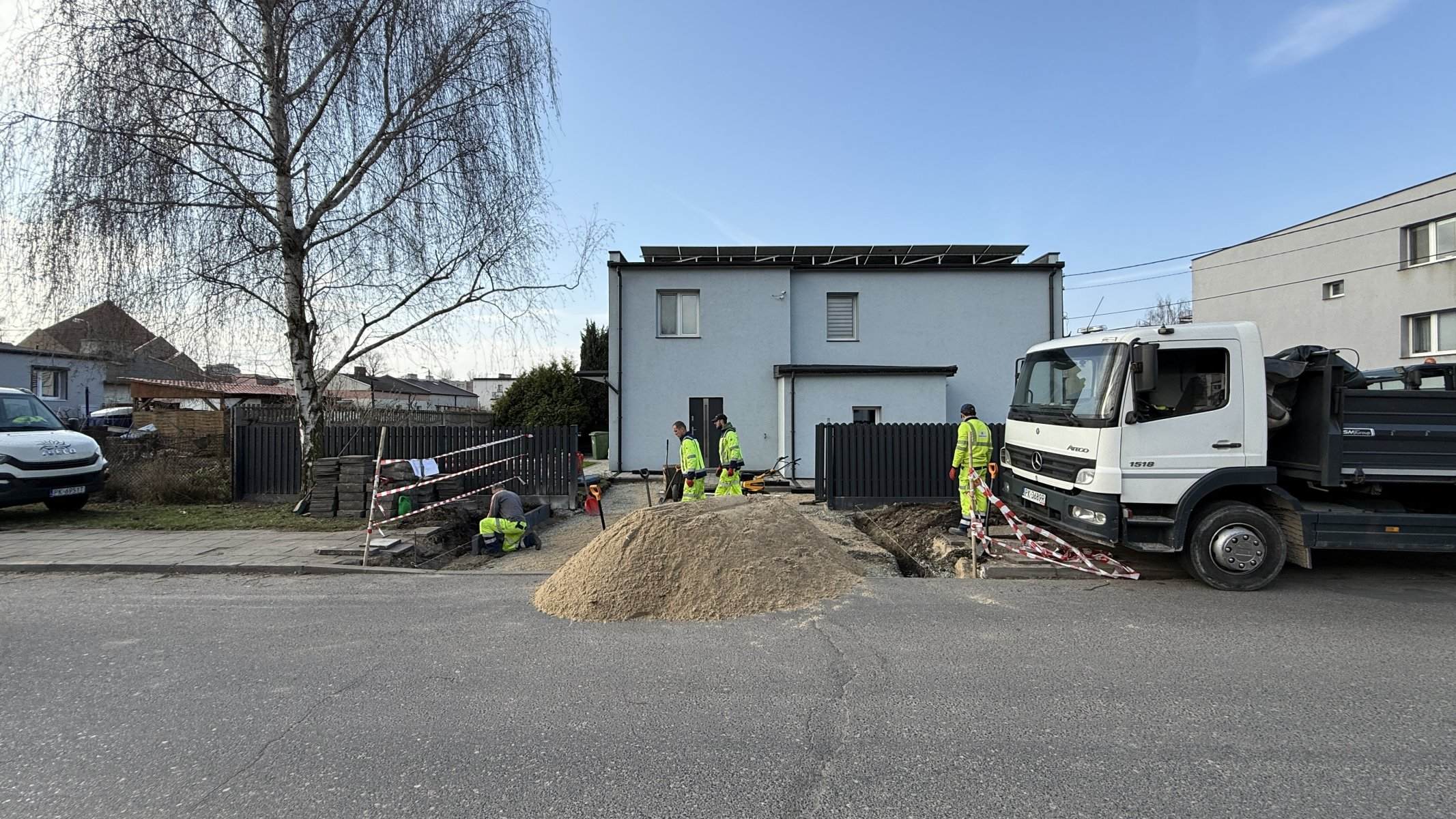 Budowa chodnika z kostki brukowej przy domu jednorodzinnym — Kalisz i okolice